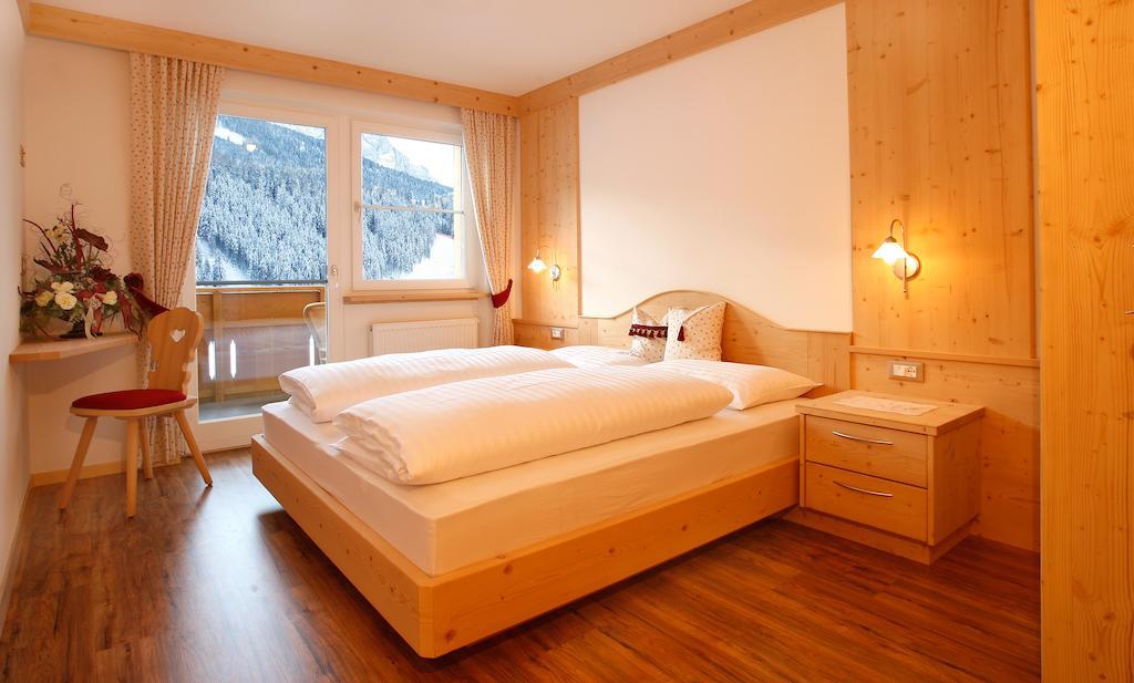 Apartments Antines Selva di Val Gardena Camera foto