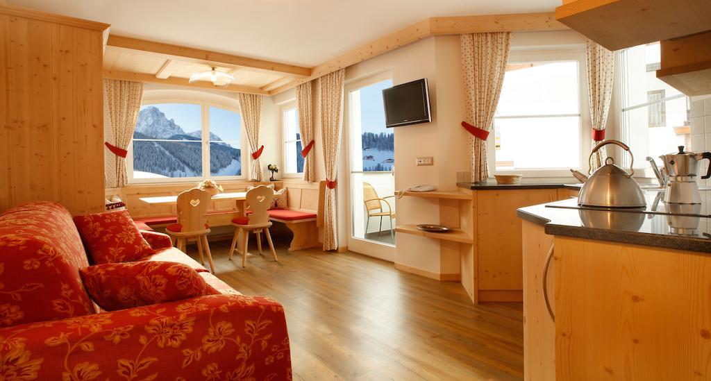 Apartments Antines Selva di Val Gardena Camera foto